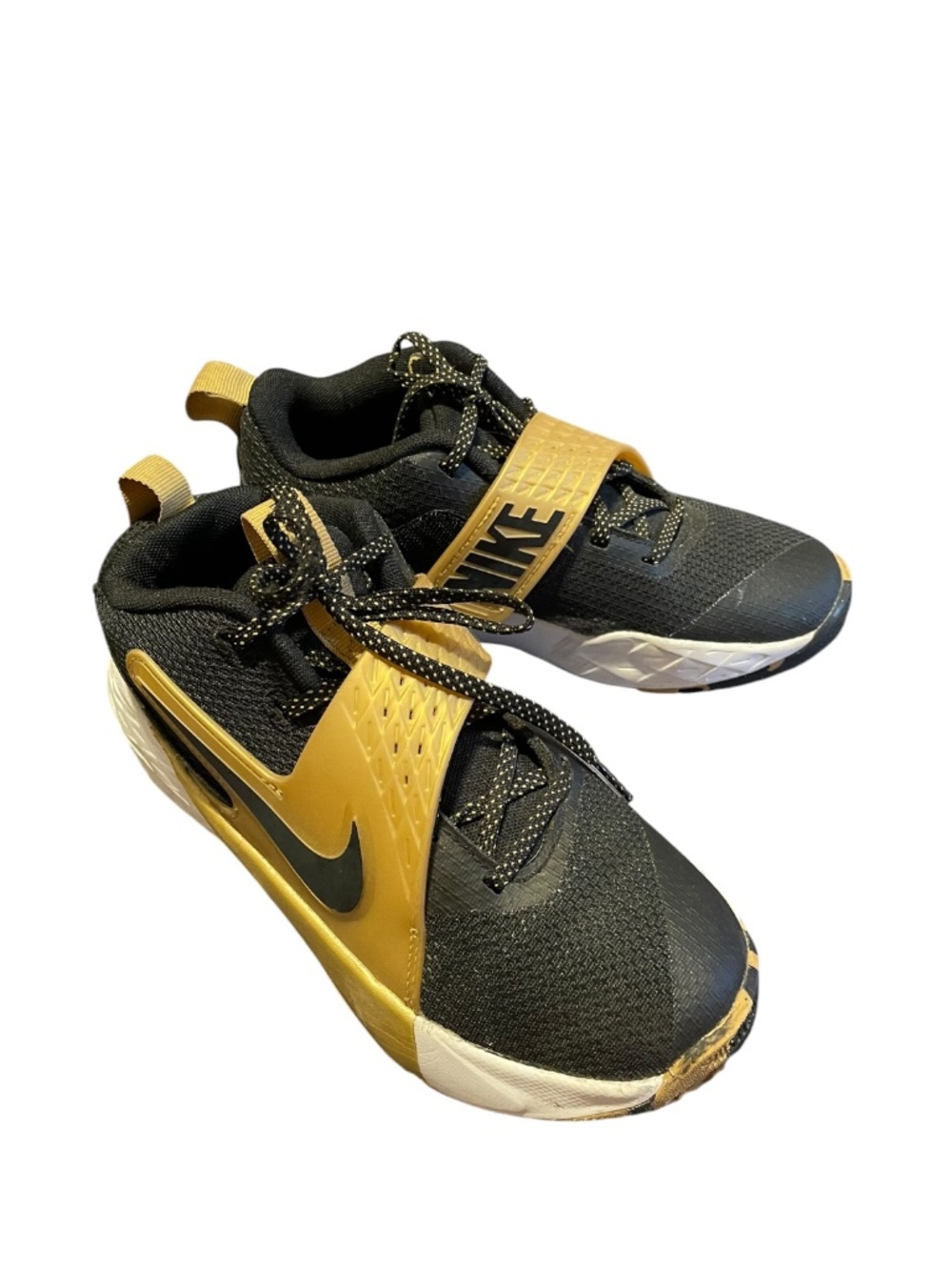 Youth Nike Team Hustle D-12 Basketball Shoes Size 3.5 Price is firm